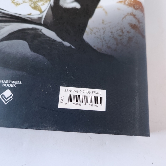 Batman 100 Greatest Moments: Highlights from the History of The Dark Knight Book - Picture 2 of 13